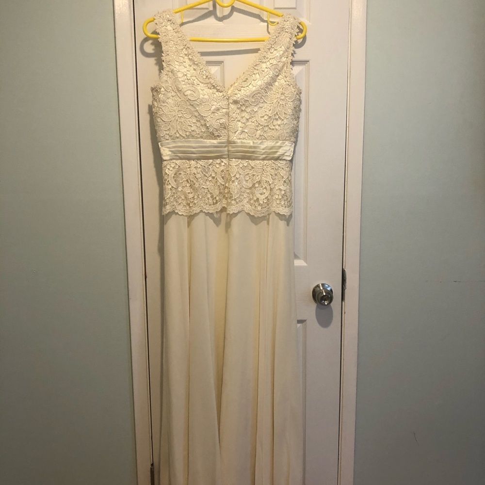 Dress - Picture 2 of 4